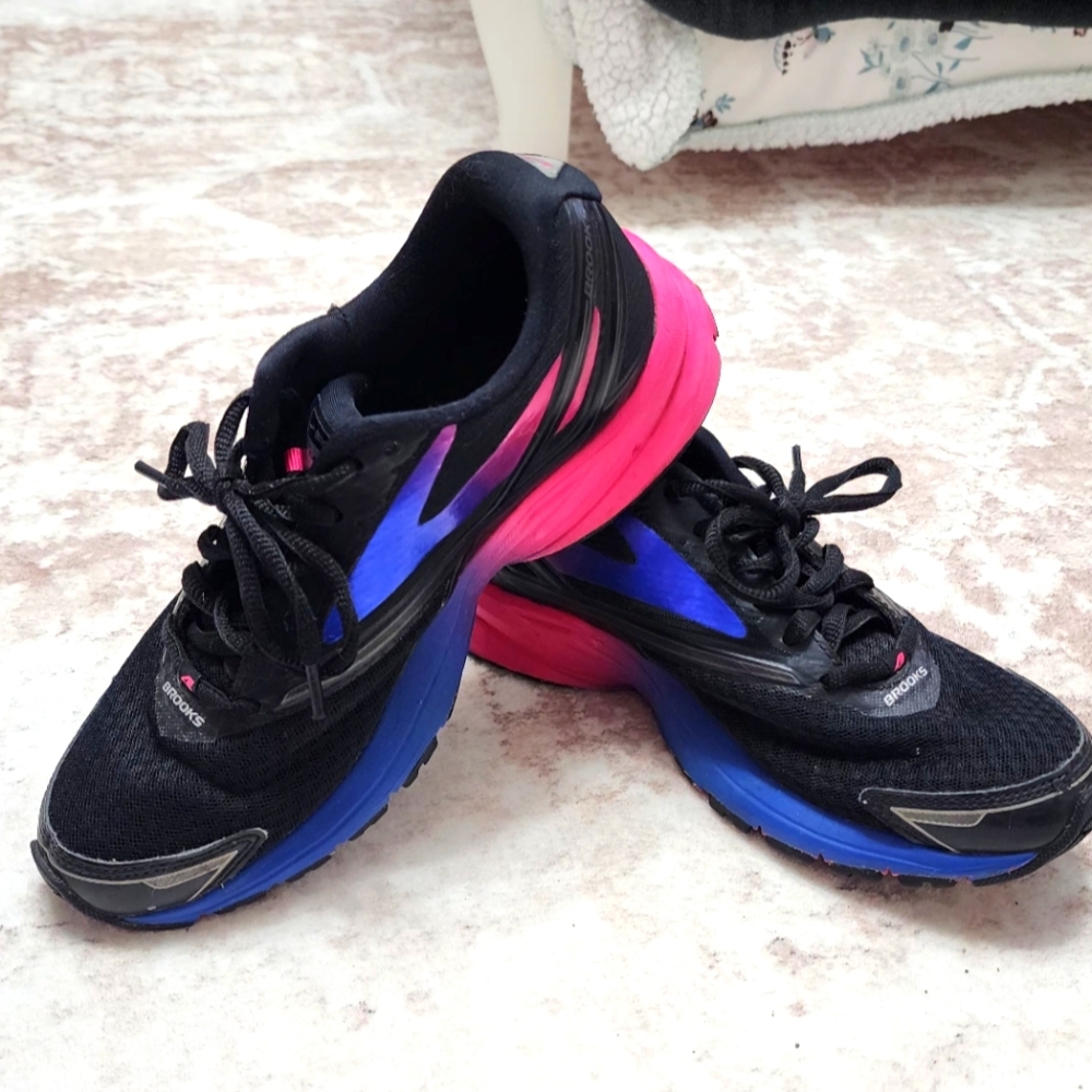 Brooks Pink/Black Launch